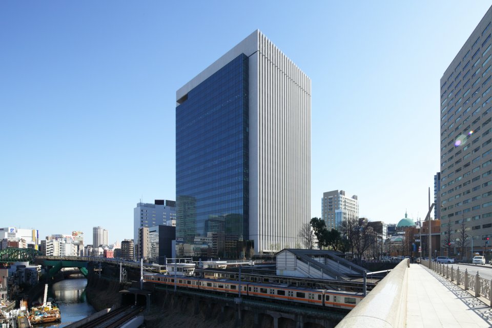 勤務場所は御茶ノ水ソラシティ。東京メトロ「新御茶ノ水駅」直結です。