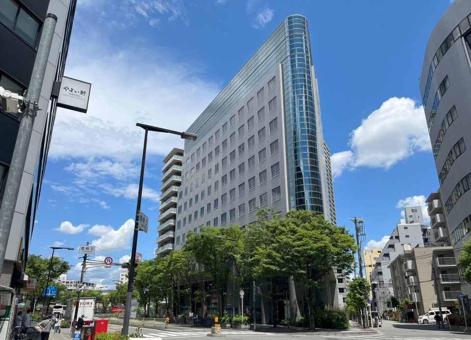 オフィスは大阪メトロ中津駅から、徒歩3分のオフィスビル。